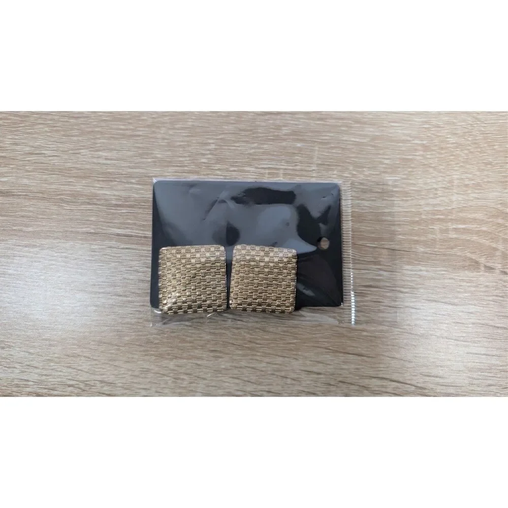 Vintage Gold Tone Square Textured Clip-On Earrings Retro Basket Weave Design